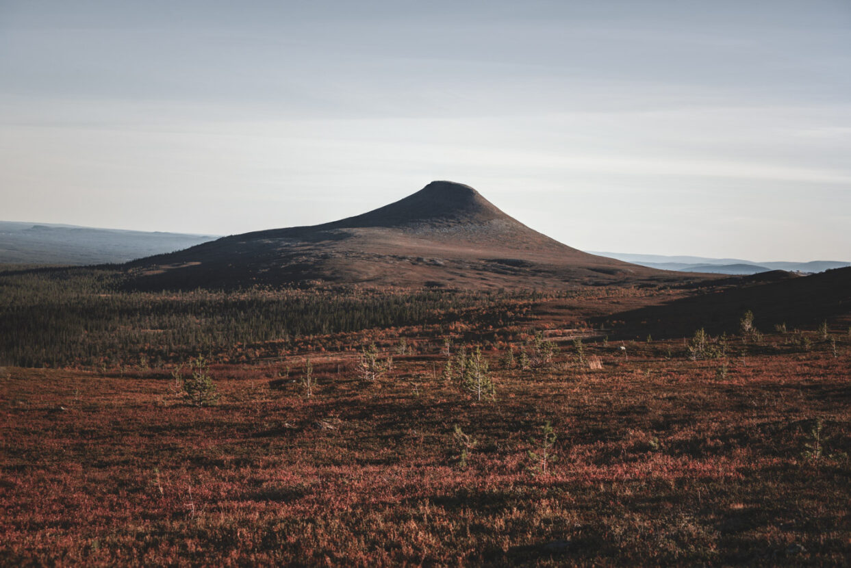 Closeup of Mount Städjän captured from Trollvägen on an autumn day